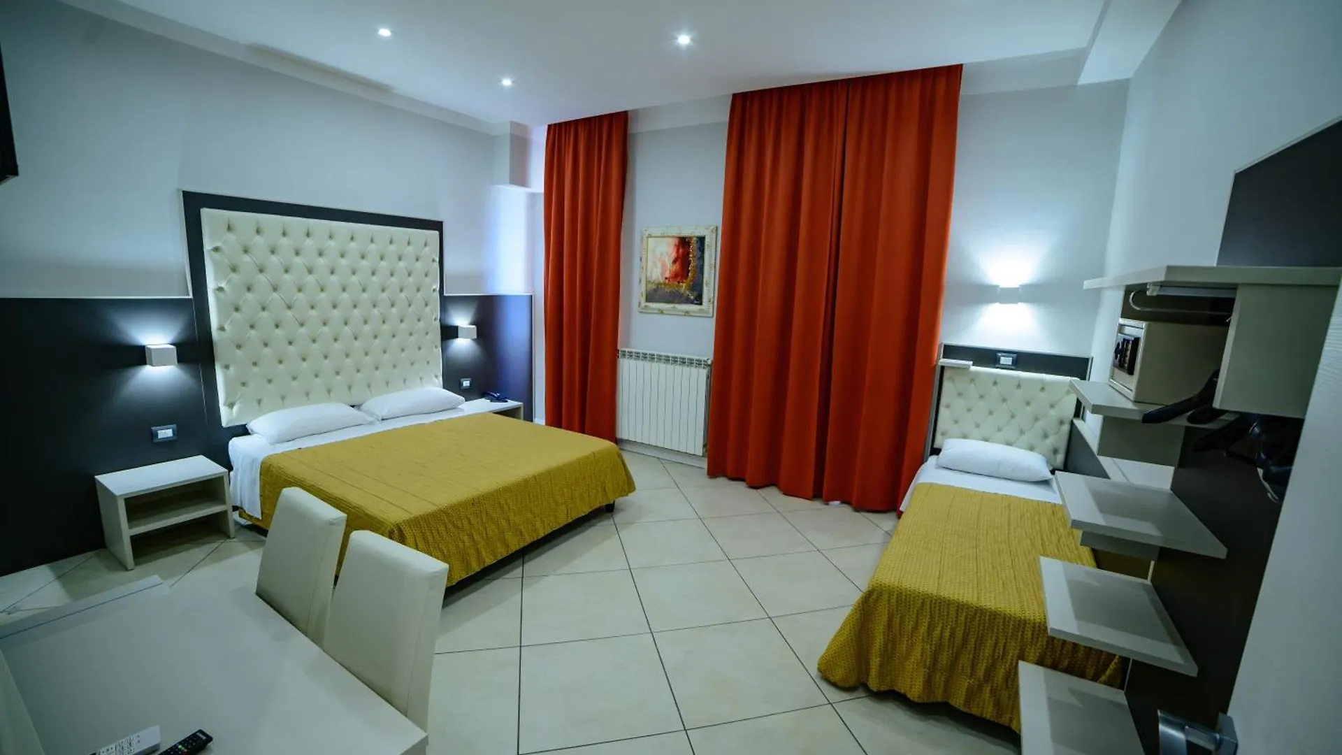 ***  Hotel Demo' Milan Italy