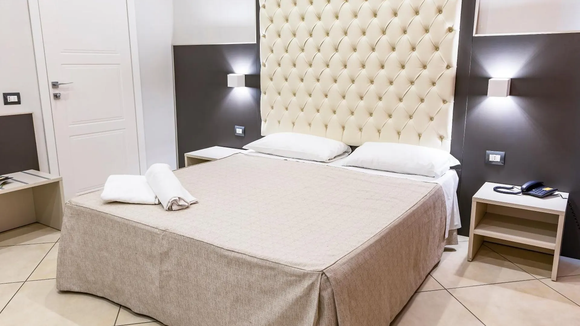 ***  Hotel Demo' Milan Italie
